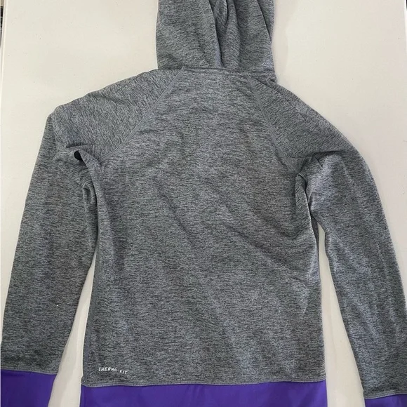Nike sweatshirt women’s xs therma-fit. Grey and purple long sleeved sweatshirt. - Picture 2 of 3